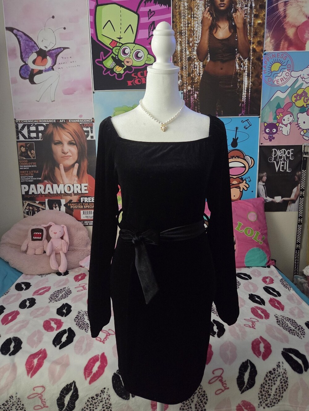Elegant Black Velvet Long Sleeve Square Neck Dress with Tie Waist